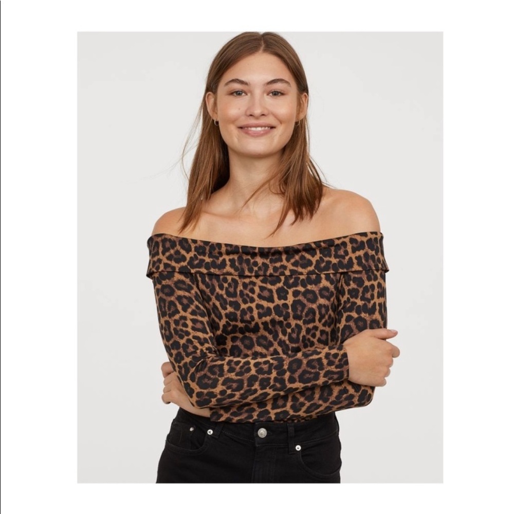 H&M - Off-the-Shoulder Leopard Top